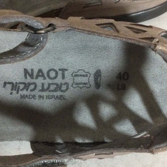 40 Naot metallic silver strap sandals - Picture 10 of 11